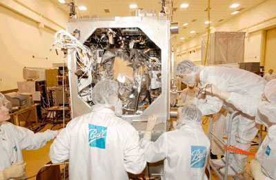 Flyby Spacecraft's Instrument Module Mated with Propulsion Module